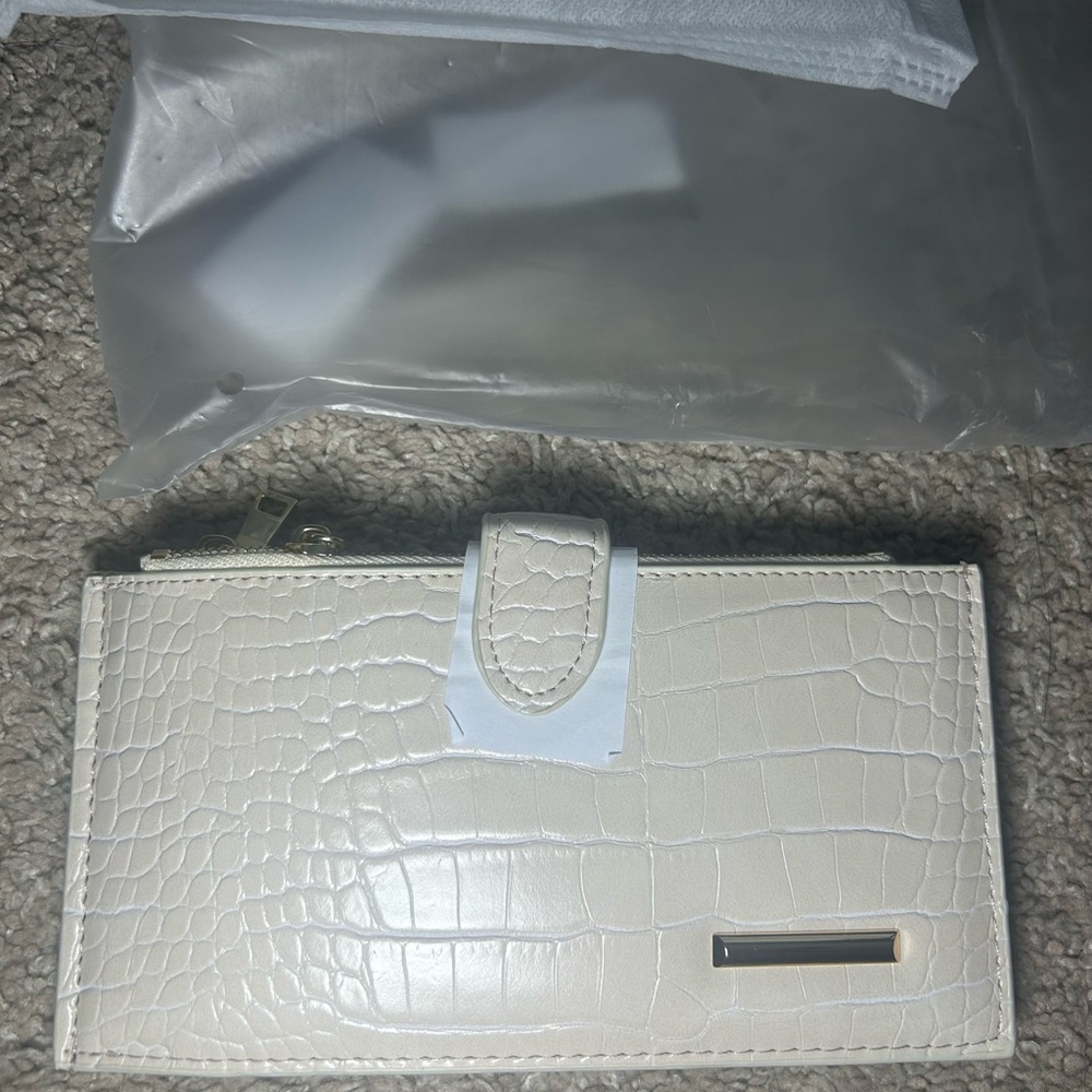 Elegant Cream Crocodile-Embossed Wallet